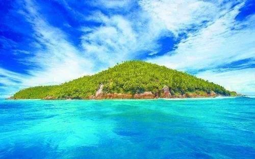 辽粤大战争议不断：杜锋安慰莫兰德 球迷看台对喷 马尚垫脚未吹